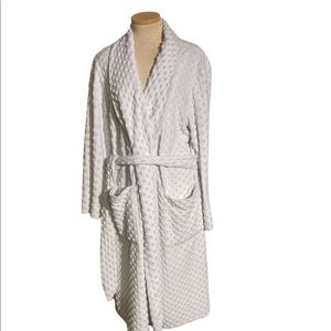 Soft Surroundings Dot Texture White Bathrobe with Front Pockets Size XL